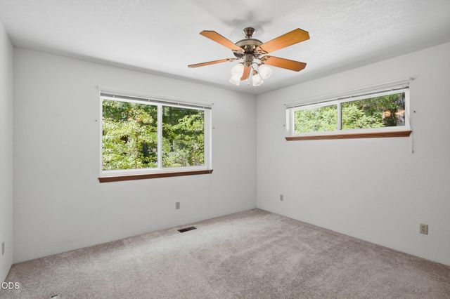 634 Minnow Lane, Wilderville, OR 97543