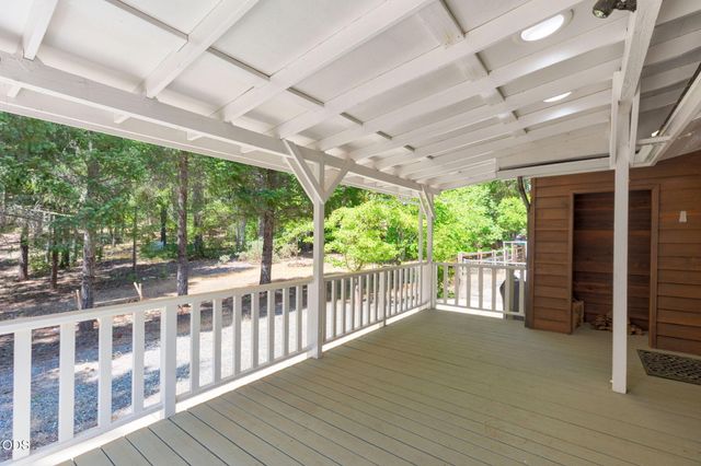 634 Minnow Lane, Wilderville, OR 97543