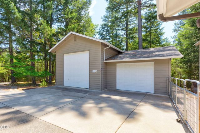 634 Minnow Lane, Wilderville, OR 97543