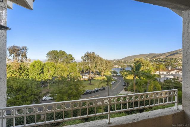 1636 Via Caminar, San Marcos, CA 92078