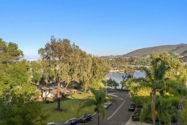 1636 Via Caminar, San Marcos, CA 92078