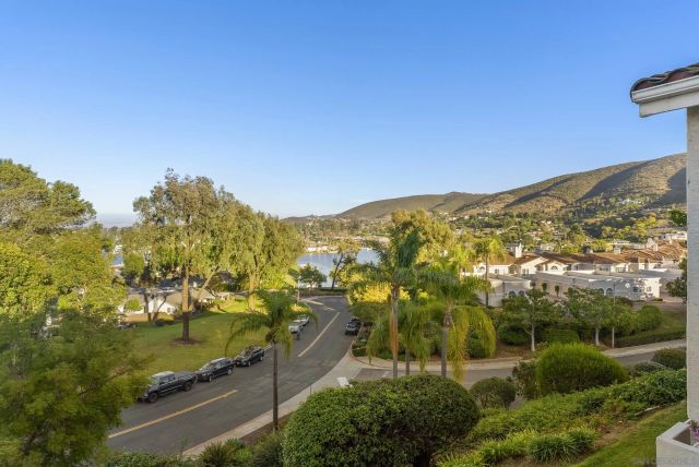 1636 Via Caminar, San Marcos, CA 92078