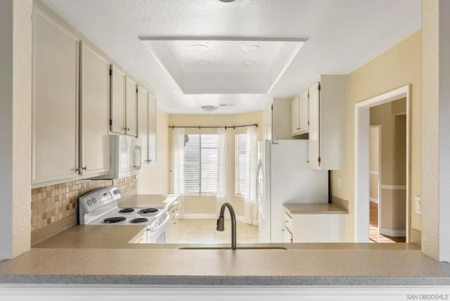 1636 Via Caminar, San Marcos, CA 92078