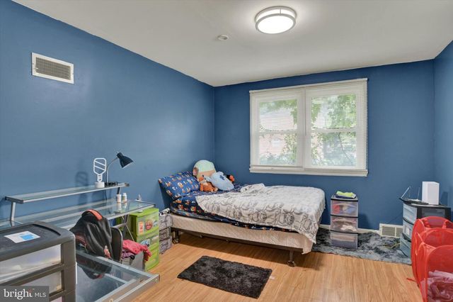 2438 GREEN ST, Harrisburg, PA 17110