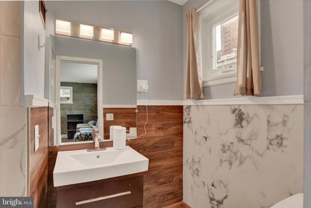 2438 GREEN ST, Harrisburg, PA 17110