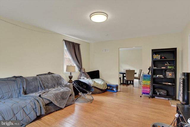 2438 GREEN ST, Harrisburg, PA 17110