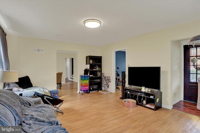 2438 GREEN ST, Harrisburg, PA 17110