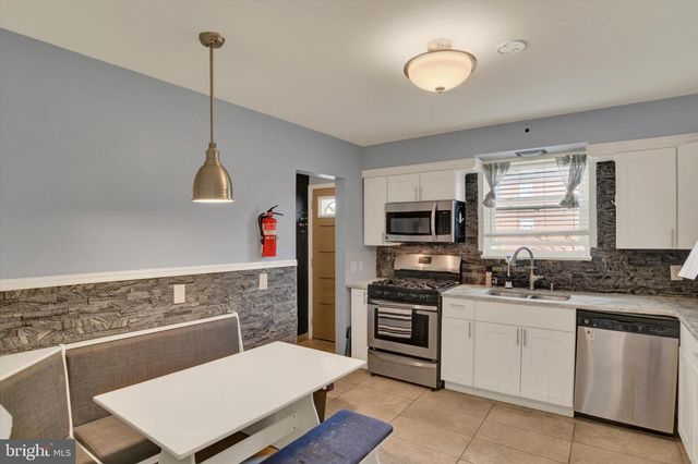 2438 GREEN ST, Harrisburg, PA 17110