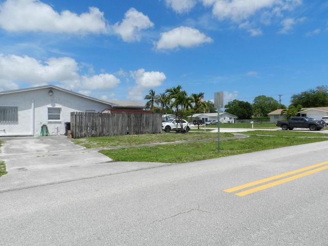 3151 Pinehurst Drive, Lake Worth, FL 33467