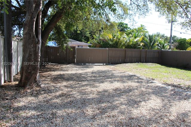 225 NW 59th St B, Miami, FL 33127