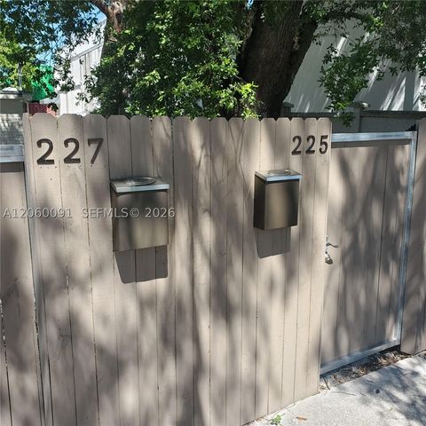 225 NW 59th St B, Miami, FL 33127