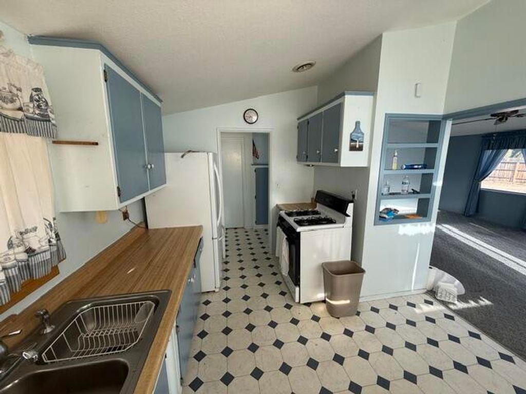 Image 7 of property listing at 84619 11th Street, Trona, CA 93562