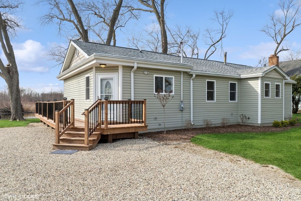25319 W Grass Lake Road, Antioch, IL 60002