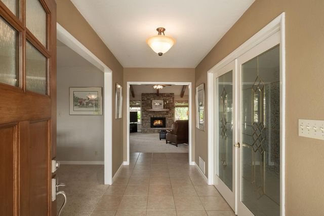 1572 E Decatur Avenue, Fresno, CA 93720