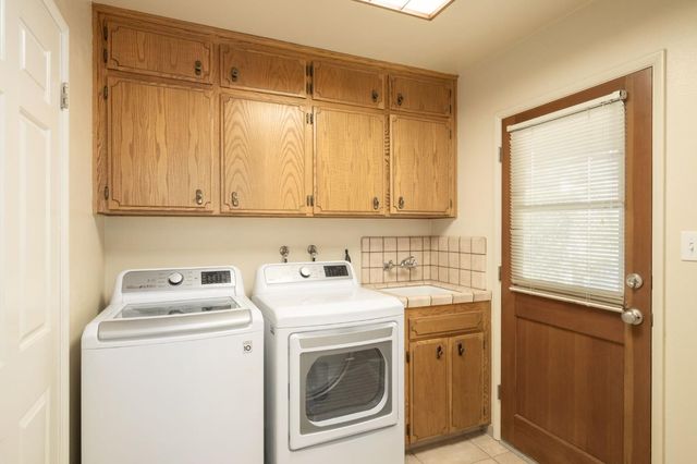 1572 E Decatur Avenue, Fresno, CA 93720