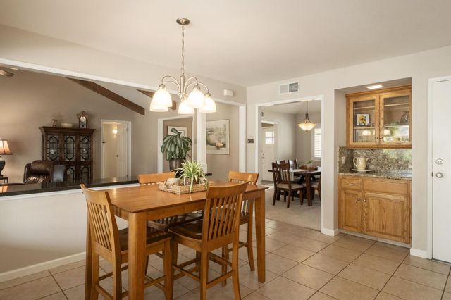 1572 E Decatur Avenue, Fresno, CA 93720