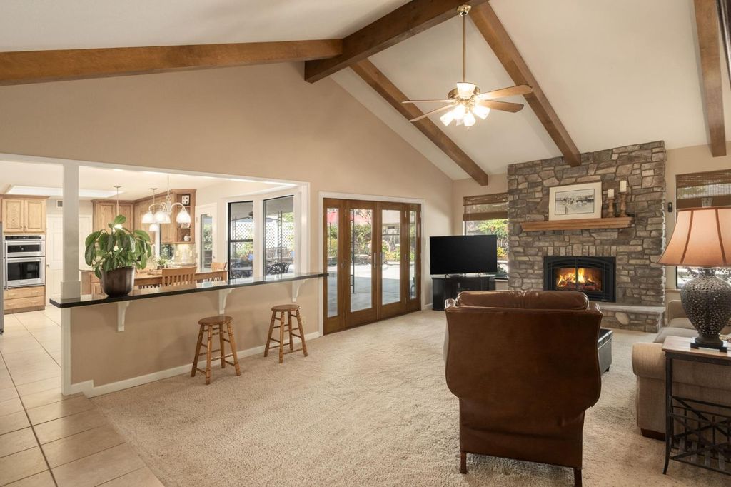 1572 E Decatur Avenue, Fresno, CA 93720