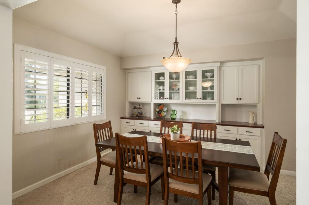 Image 10 of property listing at 1572 E Decatur Avenue, Fresno, CA 93720