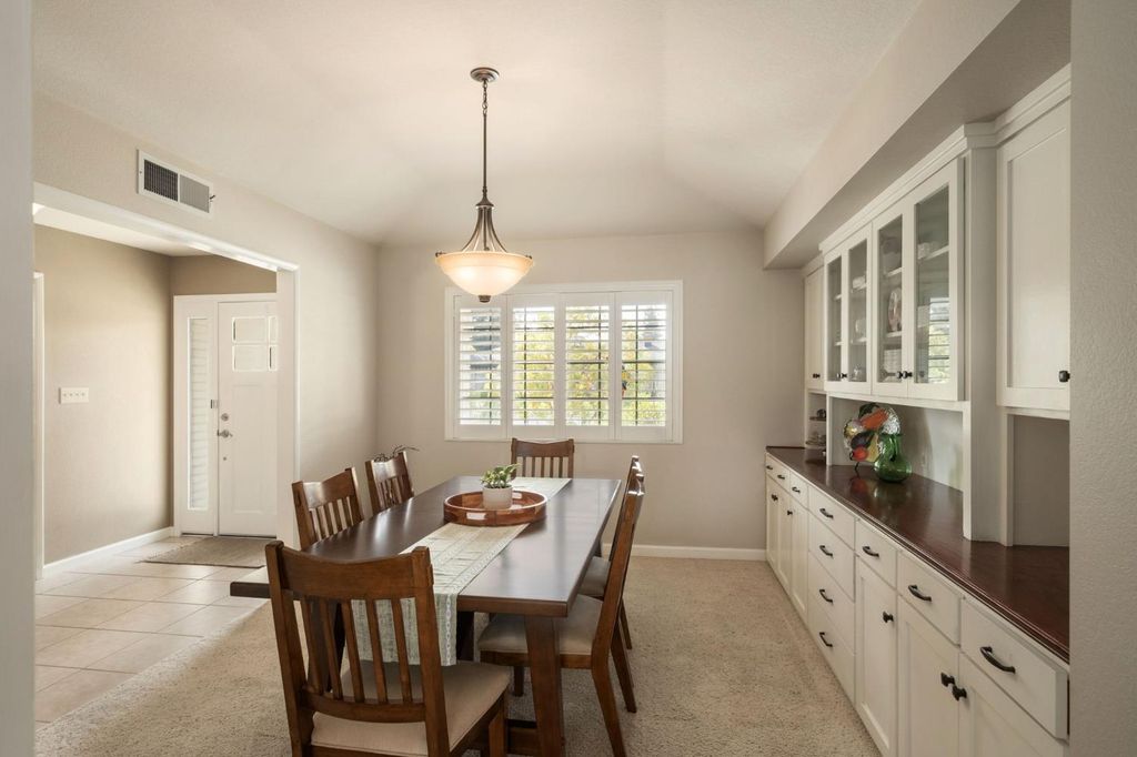 Image 11 of property listing at 1572 E Decatur Avenue, Fresno, CA 93720