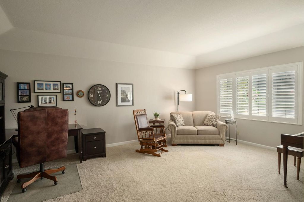 Image 14 of property listing at 1572 E Decatur Avenue, Fresno, CA 93720