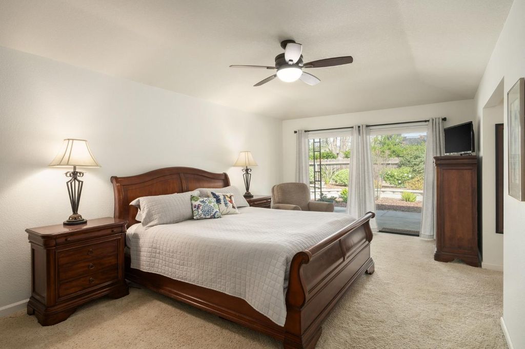 Image 15 of property listing at 1572 E Decatur Avenue, Fresno, CA 93720