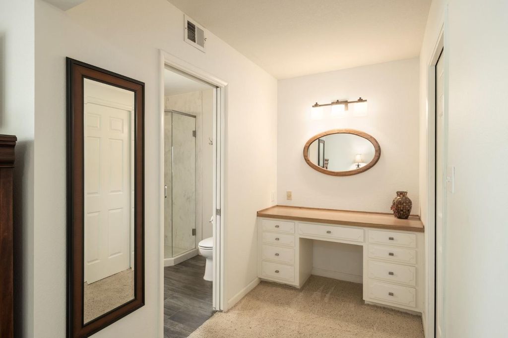 Image 16 of property listing at 1572 E Decatur Avenue, Fresno, CA 93720