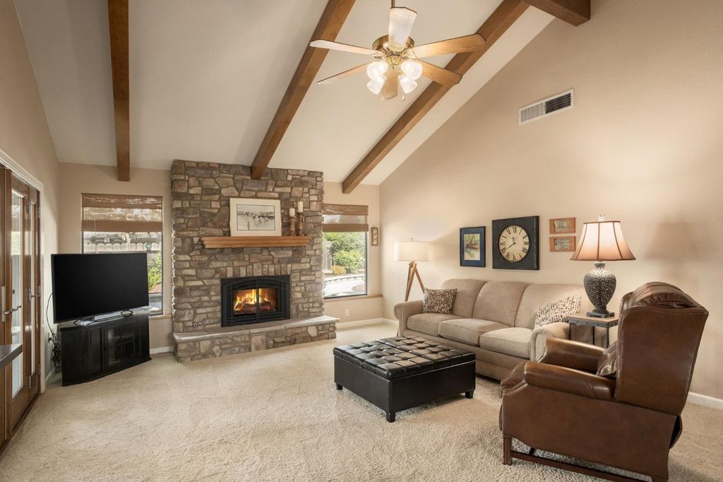 Image 2 of property listing at 1572 E Decatur Avenue, Fresno, CA 93720