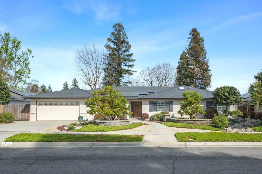 Image 23 of property listing at 1572 E Decatur Avenue, Fresno, CA 93720