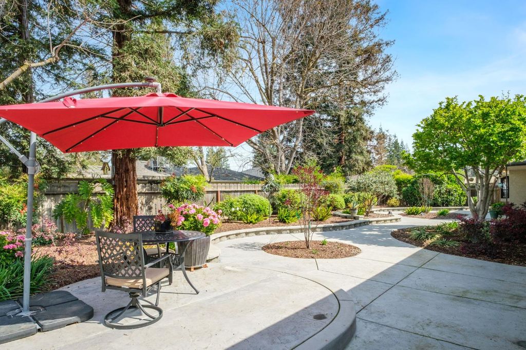 Image 26 of property listing at 1572 E Decatur Avenue, Fresno, CA 93720