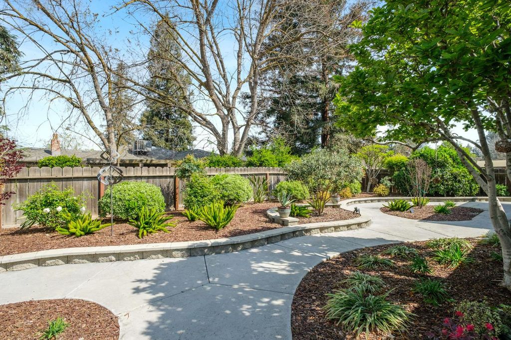 Image 27 of property listing at 1572 E Decatur Avenue, Fresno, CA 93720