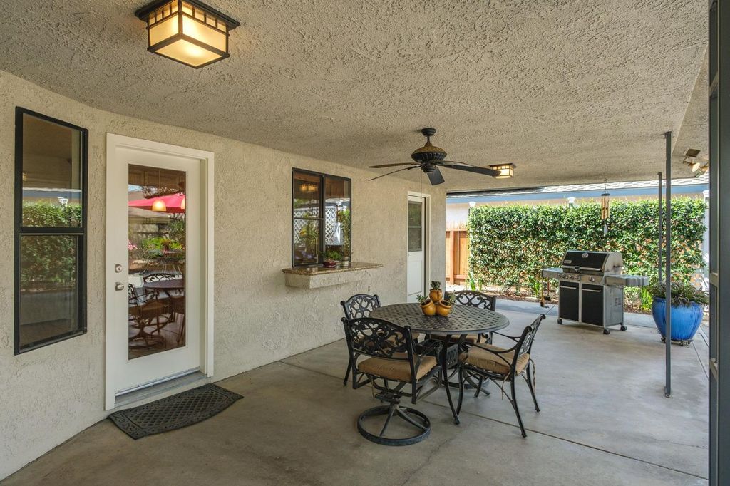 Image 29 of property listing at 1572 E Decatur Avenue, Fresno, CA 93720