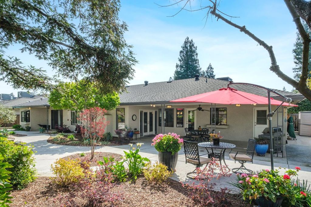 Image 31 of property listing at 1572 E Decatur Avenue, Fresno, CA 93720