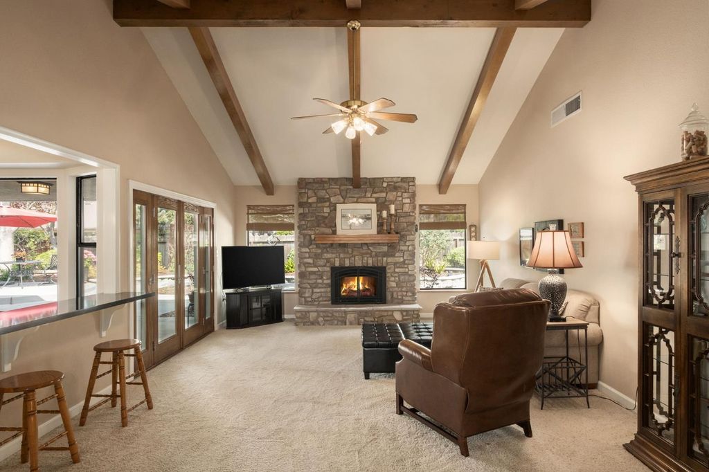 Image 4 of property listing at 1572 E Decatur Avenue, Fresno, CA 93720