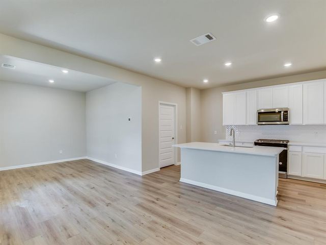 114 Fairmeadow Downs DR, Hutto, TX 78634