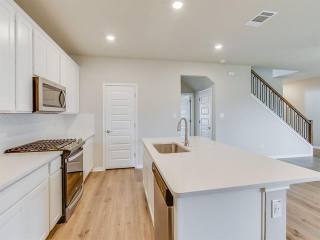 114 Fairmeadow Downs DR, Hutto, TX 78634