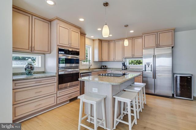 2818 BEACH DR, Huntingtown, MD 20639