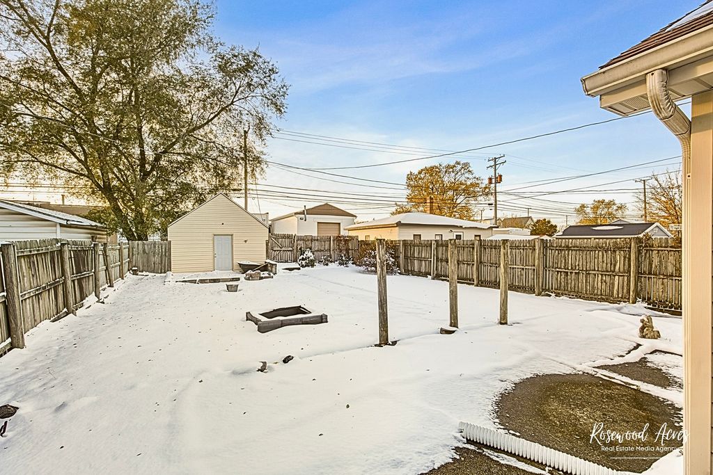 Image 22 of property listing at 453 S Dearborn Avenue, Bradley, IL 60915