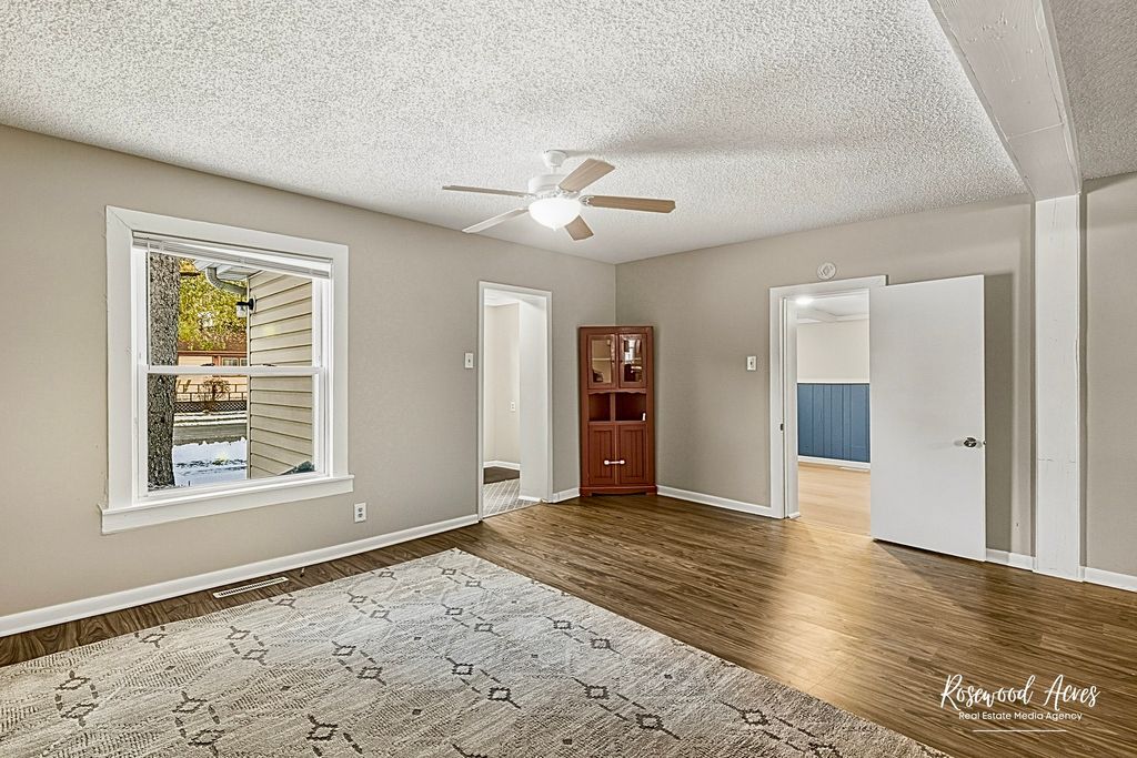 Image 6 of property listing at 453 S Dearborn Avenue, Bradley, IL 60915