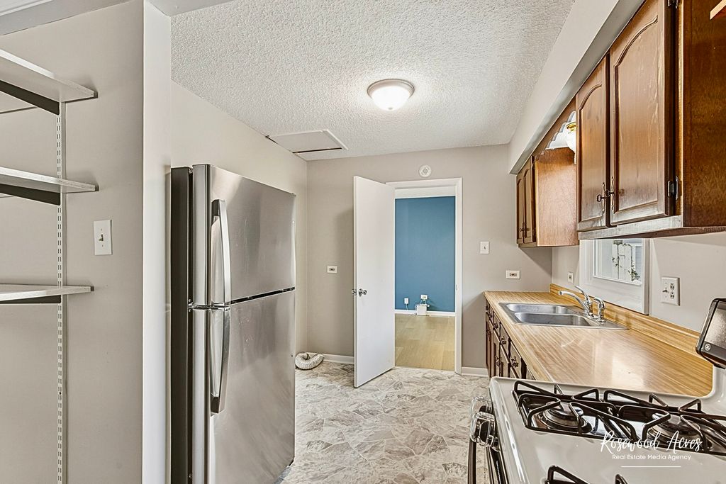 Image 8 of property listing at 453 S Dearborn Avenue, Bradley, IL 60915
