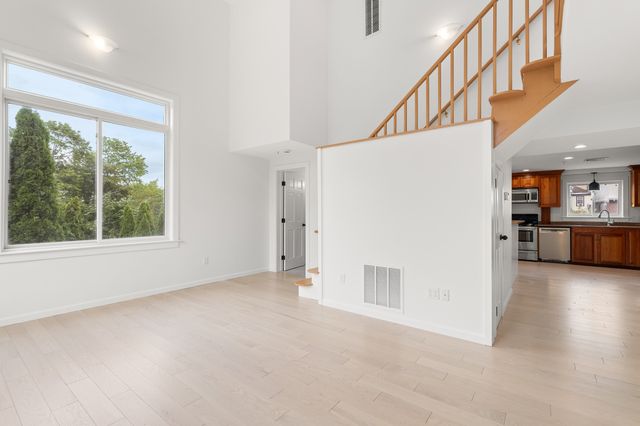 24 Glenwood Avenue 3, Walpole, MA 02081