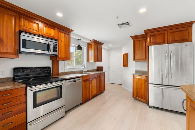 24 Glenwood Avenue 3, Walpole, MA 02081