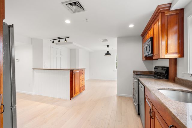 24 Glenwood Avenue 3, Walpole, MA 02081