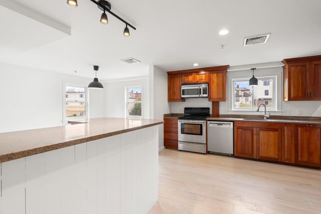 24 Glenwood Avenue 3, Walpole, MA 02081