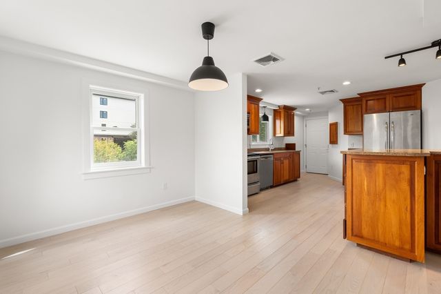 24 Glenwood Avenue 3, Walpole, MA 02081