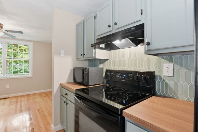 126 Patrick Rd 126, Tewksbury, MA 01876