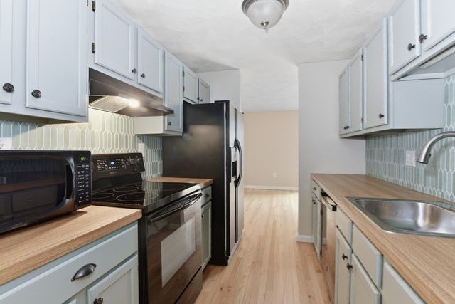 126 Patrick Rd 126, Tewksbury, MA 01876