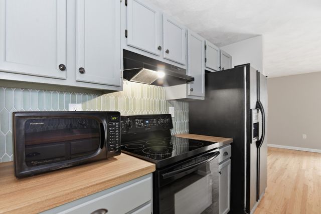 126 Patrick Rd 126, Tewksbury, MA 01876