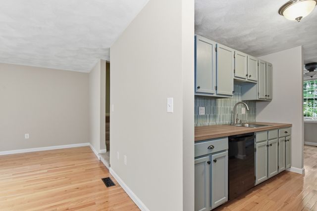126 Patrick Rd 126, Tewksbury, MA 01876