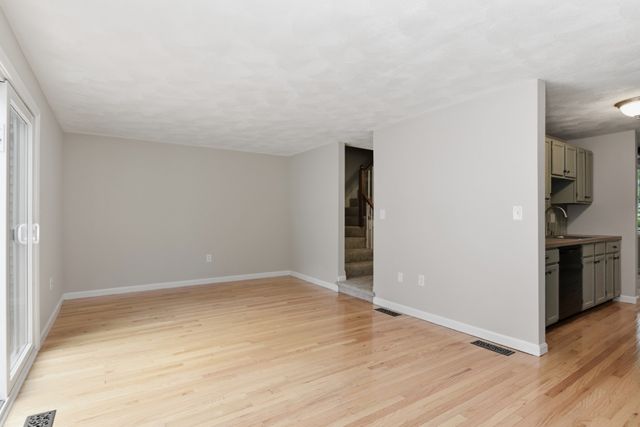 126 Patrick Rd 126, Tewksbury, MA 01876