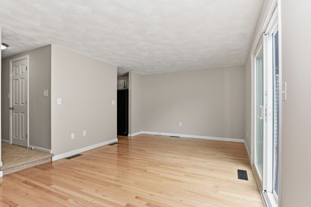 126 Patrick Rd 126, Tewksbury, MA 01876